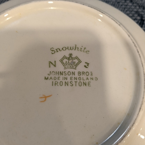 Johnson Brothers Australia orange Chrysanthemum serving bowl. Vintage - Picture 4 of 4